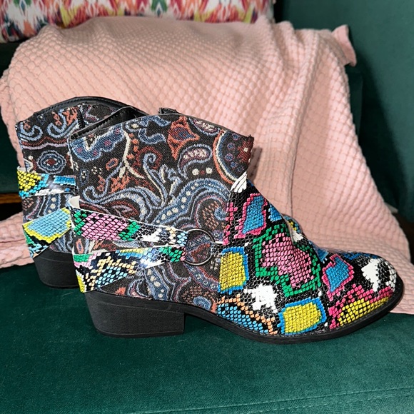 Shoes - Brand new ! Snake embossed ankle boots